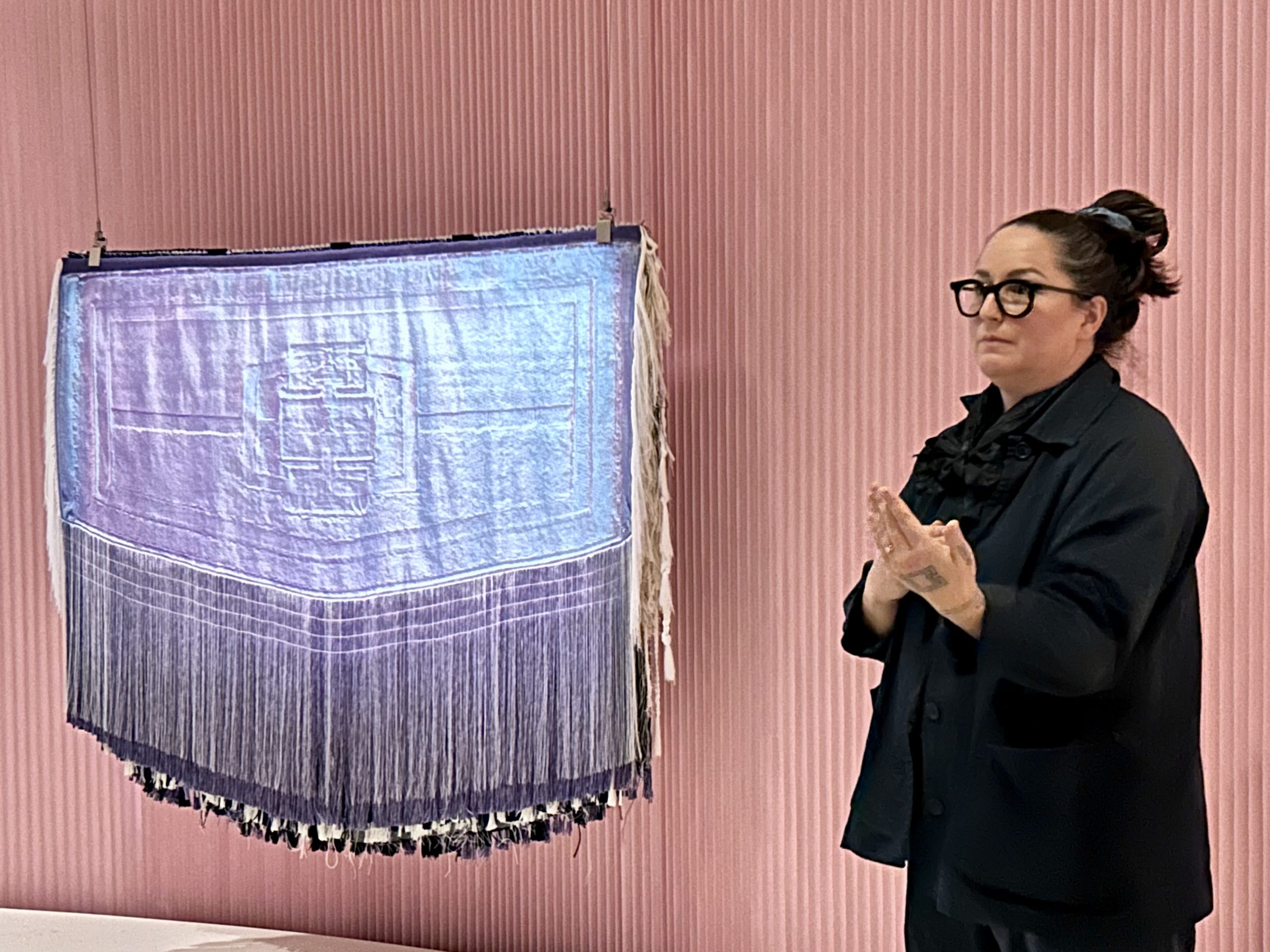 原住民編織數碼化成當代時尚    《人人都說我長得像我媽》創新展出