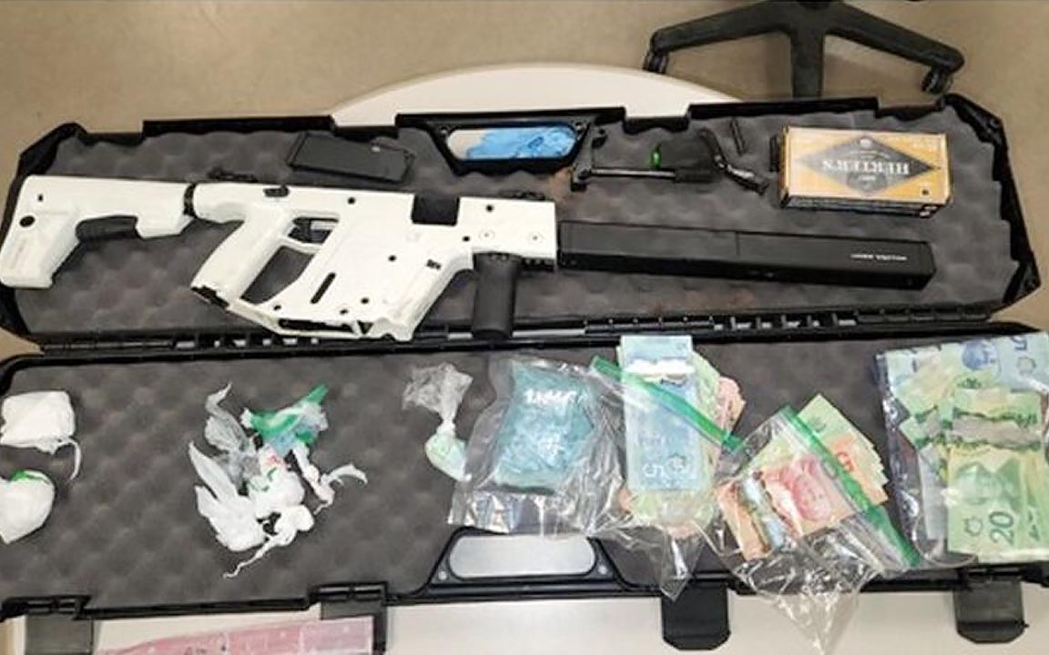 警方起出4支槍大量毒品 3人被捕提66項指控