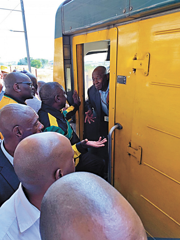 南非总统搭火车受困4小时 多伦多 加拿大中文新闻网 加拿大星岛日报canada Chinese News