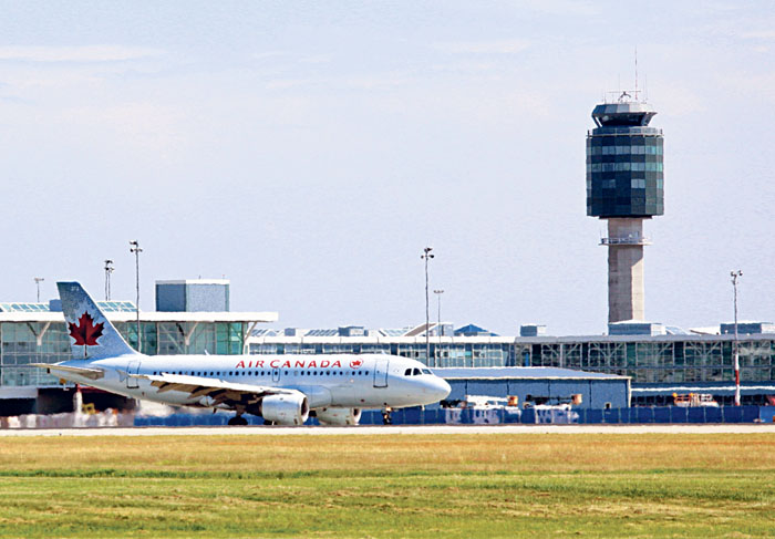 ■加中关系急转直下导致陆客来加大幅减少，图为温哥华国际机场。资料图片 