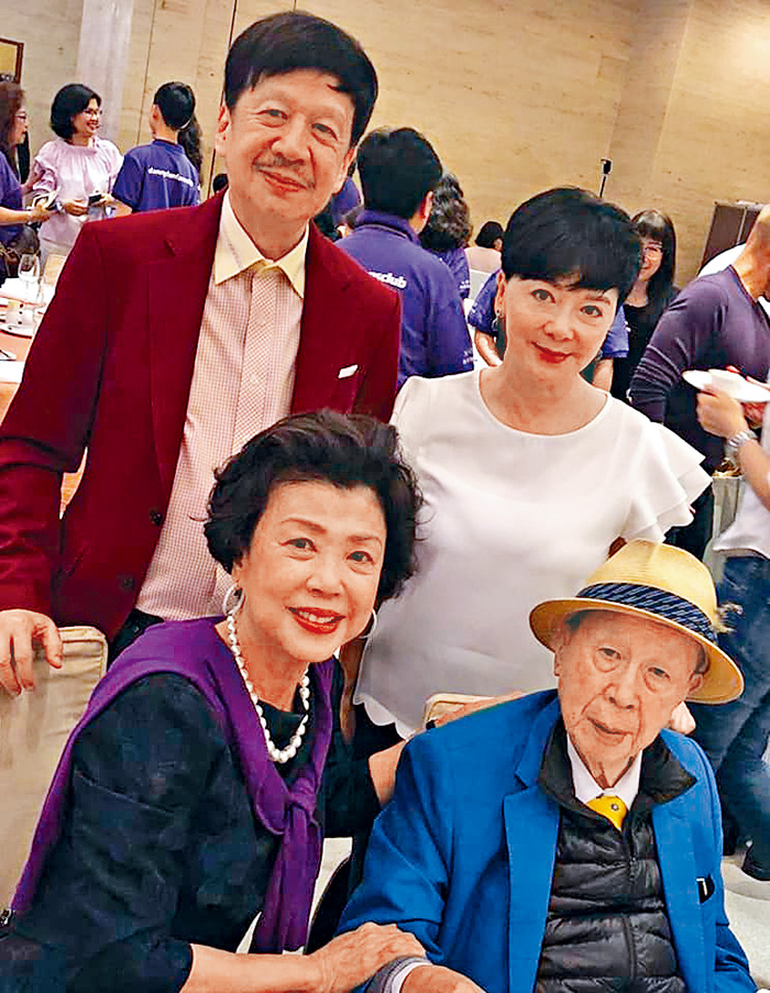 陈百强95岁老父离世