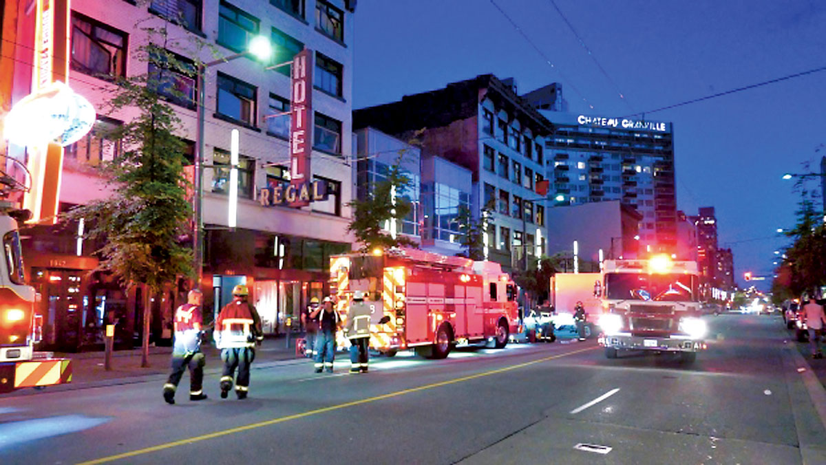 ■温市中心Regal Hotel酒店周三晚失火，一个住客一度阻止消防进入灌救。CTV 