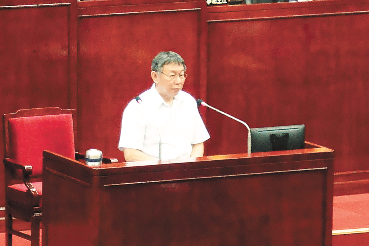 台北市长柯文哲29日在议会质询时，被询问总统大选相关议题。 中央社