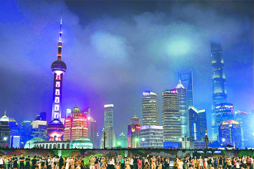 ■中国经济迅速增长，大城市的中产阶级也大幅增加。图为上海夜景。法新社