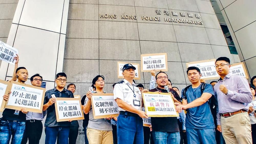 民主動力警總遞信 抗議拘捕區議員 | 多倫多 | 加拿大中文新聞網 - 加拿大星島日報 Canada Chinese News