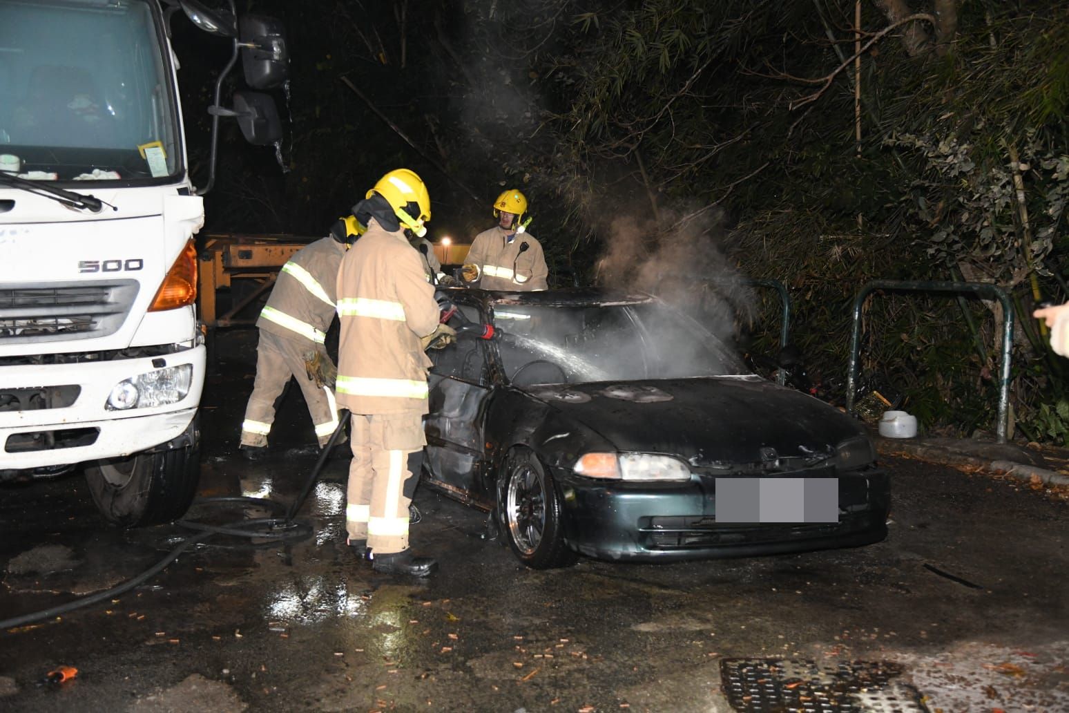 大埔私家车遭纵火 烧成废铁