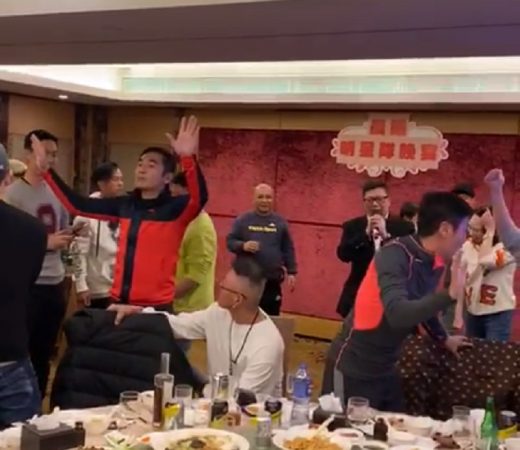 æç é§ç³å¼·èµ´ææè¶³çéé£¯èç¬'ç¨± åè­¦å¯ä¿å­¸æé¾æ¹ä¸­ä¿¡