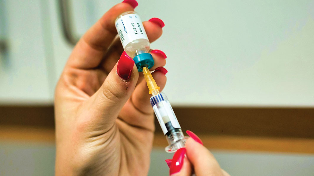 ■专家呼吁家长在疫情期间别忘了带孩子注射疫苗。CTV