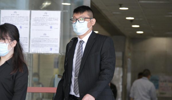 大三罢 17岁学生背囊藏铁勾士巴拿等被控罪脱官指警员供词前后不一