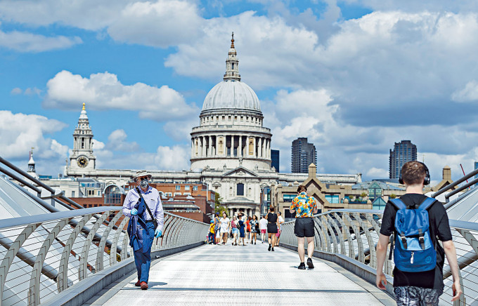 現時有超過二萬三千名港人選擇在英國留學。