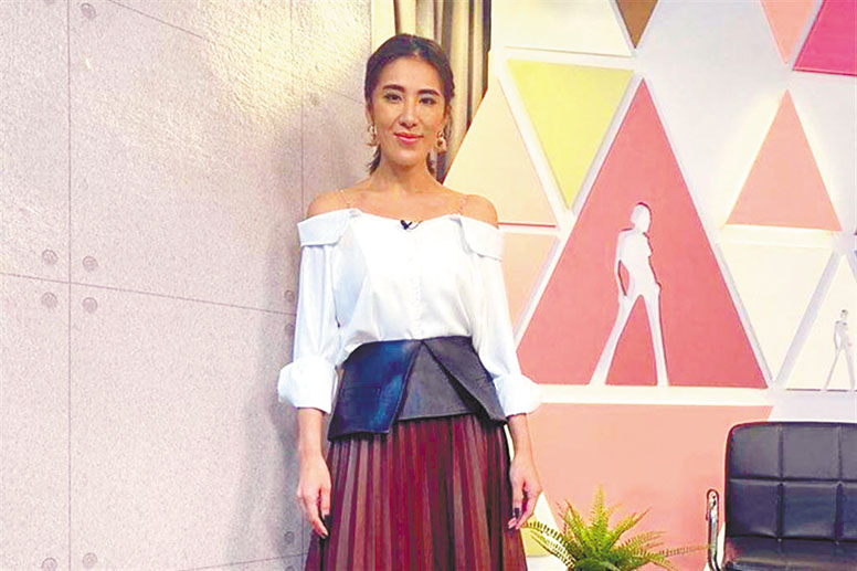 小禎化身人體比例尺 大秀身材 | 多倫多 | 加拿大中文新聞網 - 加拿大星島日報 Canada Chinese News