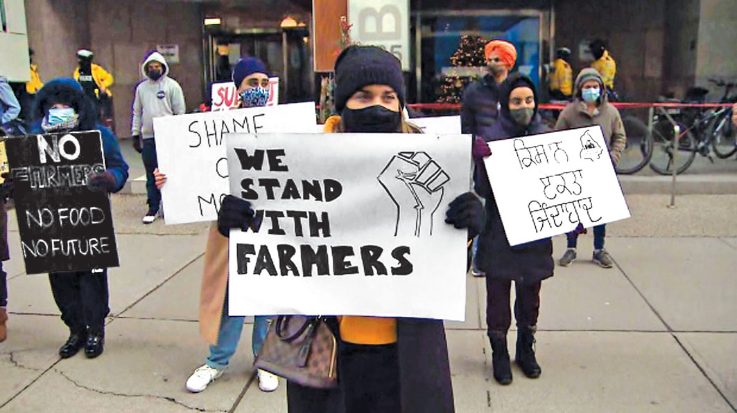 ■多倫多市中心周六下午出現支持印度農民的遊行團體。CTV 
