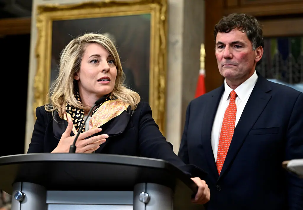 聯邦外交和財政兩部長赴海湖莊園  晤特朗普閣員討論邊境與關稅問題