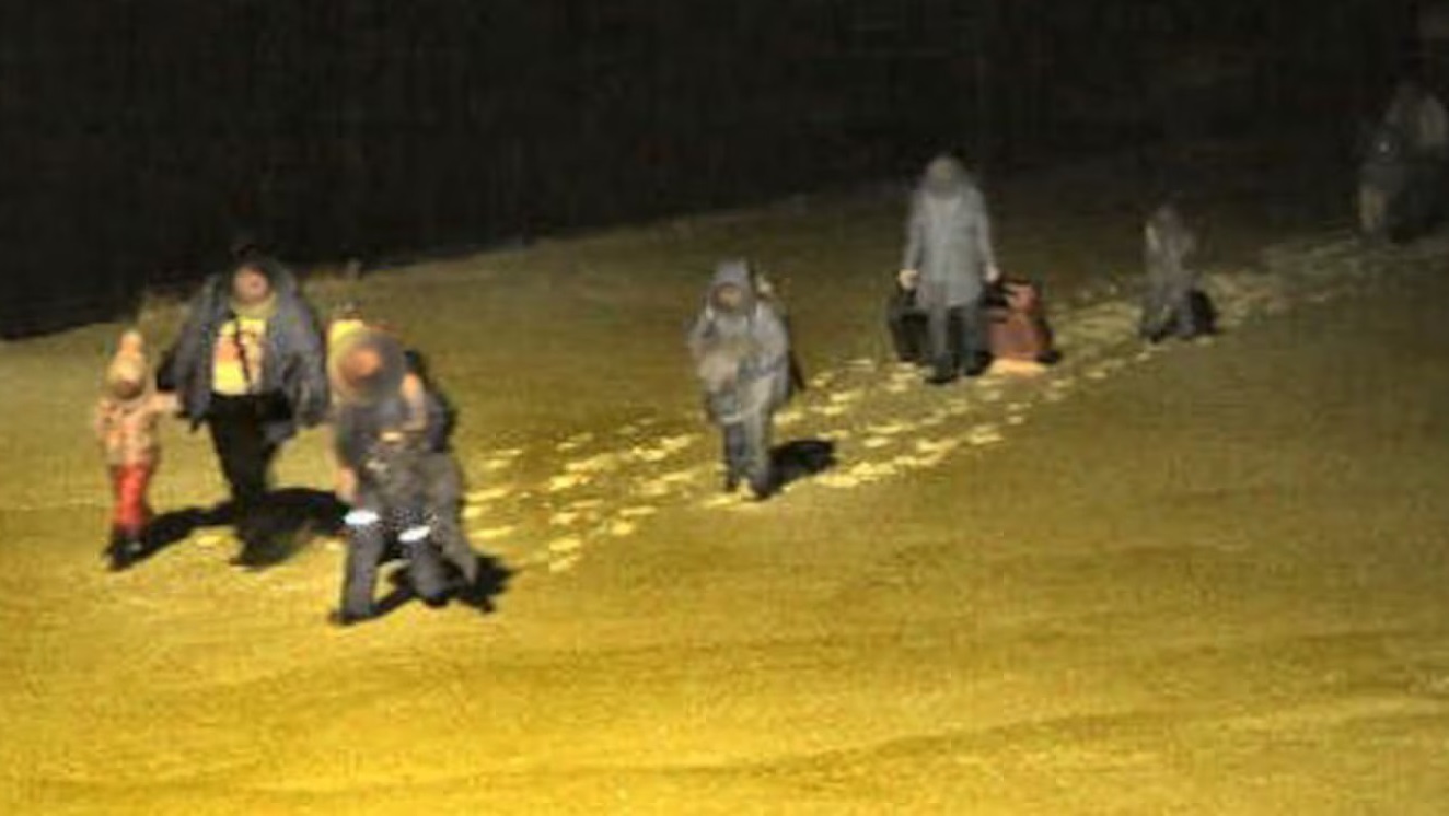 【透視邊境執法】偷渡者零下30度帶兒童徒步越境 騎警陸空兩路堵截