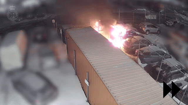 【有片】萬錦Markville鄰近車場遭縱火 13輛車被焚