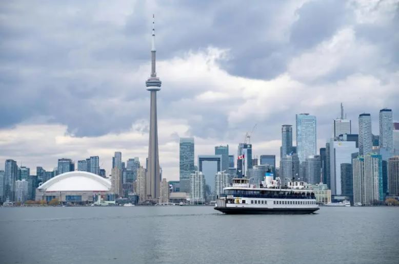 【港人救生艇】移民部:永居審批期間申請人可離境等候