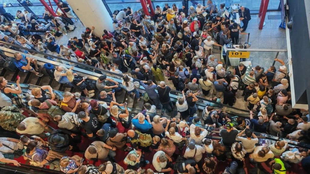 俄烏戰爭|遭無人機襲擊干擾 俄兩日取消485個航班