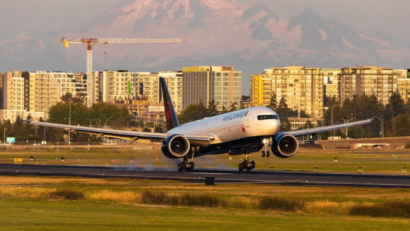 卑詩日長周末前現旅遊人潮  偏偏溫哥華機場大延誤