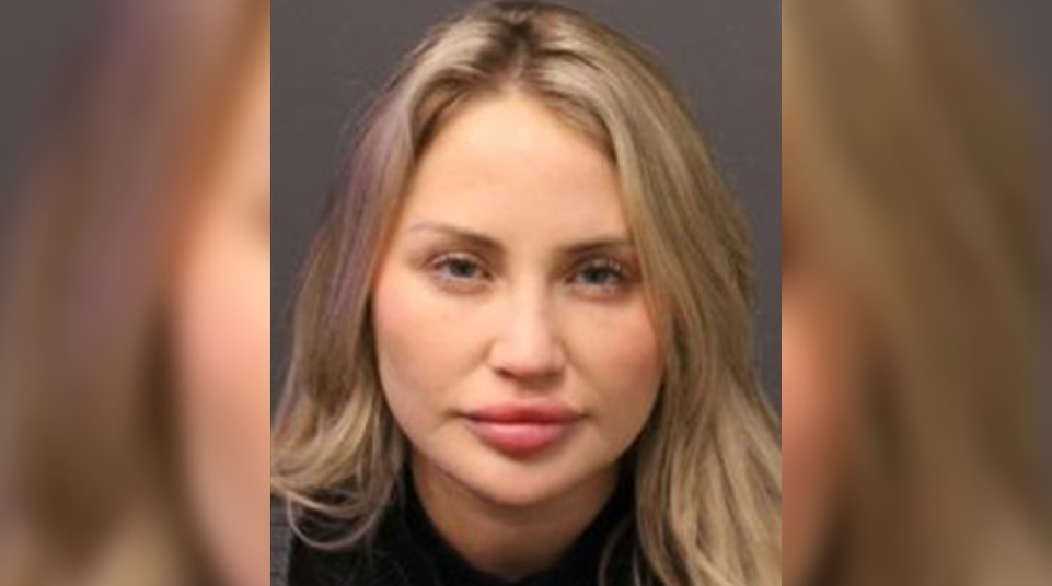 一名女子涉販運人口從事性交易被捕 荷頓警檢獲金條現金毒品