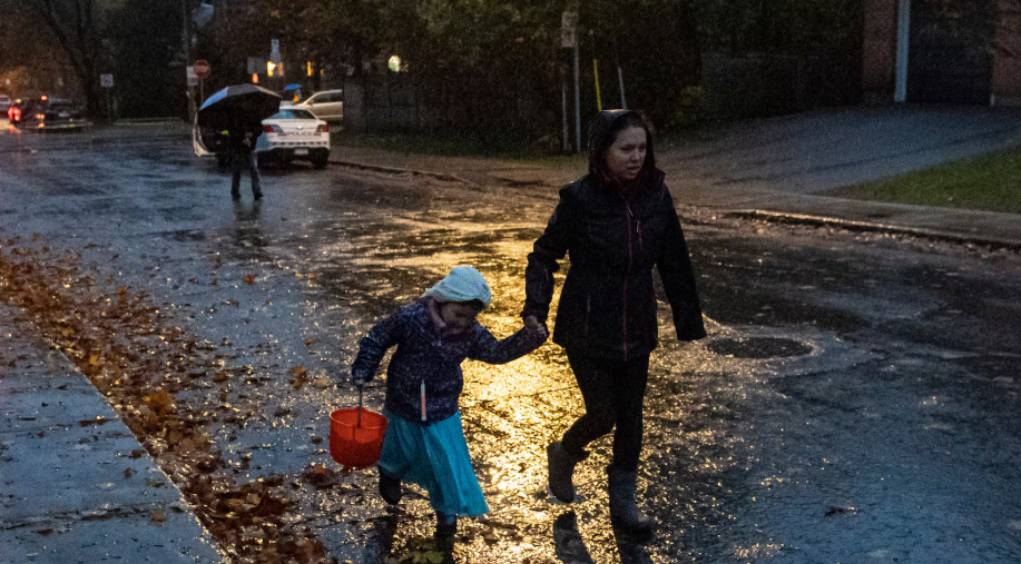 【多倫多天氣】萬聖節氣溫偏低 預料有雨